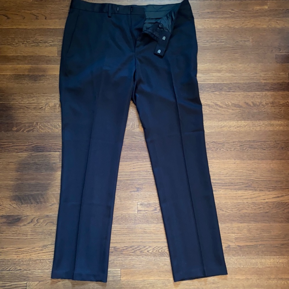 Reaction Kenneth Cole dress pants 100% polyester color black size 36X32 like new